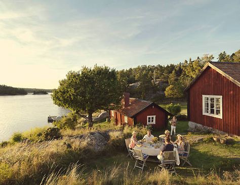 Feng Shui, Sweden, Coffee, Red House, Luz Natural, A House, A Table, Cabin, House Styles