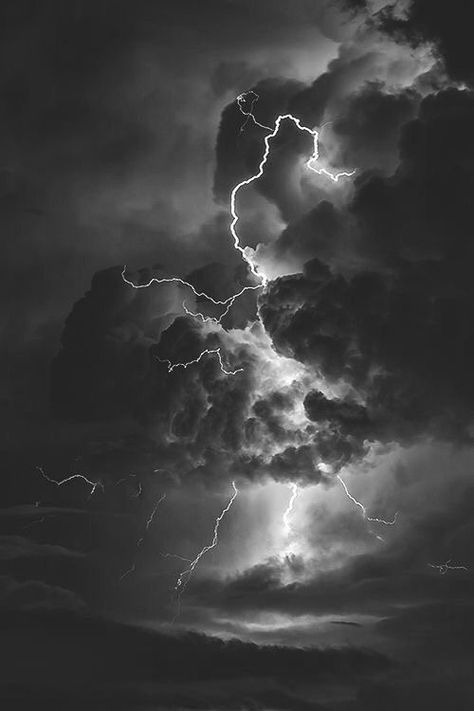 Lightning Aesthetic, Thunder Sky, Cool Animal Tattoos, Lightning Tattoo, Lightning Photography, Image Dbz, Animal Tattoo Ideas, Fashion Tattoo, Cloud Tattoo