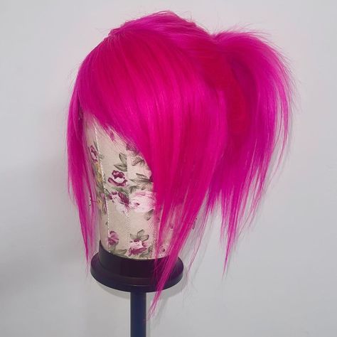 🐀🐁 BiOhAzaRd piNk 🐁🐀 | Instagram Emo Hairstyles, Pink Emo Hair, Pink Scene Hair, Pink Hair Inspiration, 2000 Hair, Scene Haircuts, Scene Wig, Emo Scene Hair, Cute Hair Colors