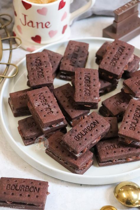 Homemade Bourbon Biscuits! - Jane's Patisserie Bourbon Biscuit Recipe, Custard Cream Recipe, Bourbon Biscuit, Homemade Bourbon, Bourbon Biscuits, Janes Patisserie, Milk Bun, Chocolate Bourbon, Buttercream Filling