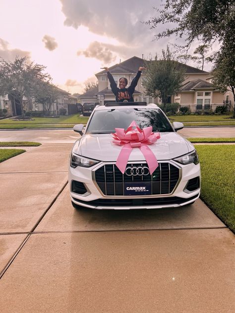 sweet sixteen, first car, audi Cars For Sweet 16, Cars For 16th Birthday, Sweet 16 Car Surprise Ideas, Car Surprise Ideas, Prom Cars Ideas, Cute Cars For Teens, Teen Cars, Sweet 16 Car, Prom Cars