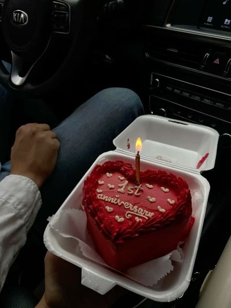 I Year Anniversary Ideas, Couples 1 Year Anniversary Gifts, St Valentines Day Gifts For Him, 1 Year Couple Anniversary Ideas, 2 Year Gifts For Boyfriend, 1 Year Aesthetic, Valentines Day Inspo Gift Ideas, Happy 1 Year Anniversary Cake, One Year Cakes Anniversary