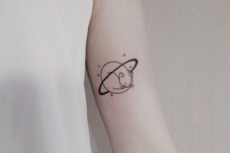 Small Tattoos With Meaning Quotes, Minimal Tattoo Ideas, Unique Tattoos For Women, Cute Cat Tattoo, Unique Small Tattoo, Planet Tattoos, Mens Shoulder Tattoo, Small Tattoos With Meaning, Small Tattoos Simple