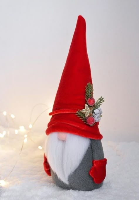 Elf Christmas Decor, Christmas Knomes, Christmas Bottles, Gnome Crafts, Christmas Scandinavian, Handmade Gnomes, Gnomes Christmas, Grey Christmas, Gnomes Diy