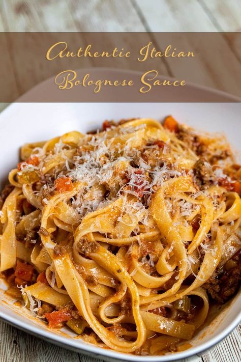 Authentic Italian Bolognese sauce served with tagliatelle pasta in a bowl, topped with grated Parmigiano-Reggiano cheese. Authentic Spaghetti Bolognese, Bolognese Sauce With Cream, Fettucini Bolognese, Giada Bolognese Recipe, Ragu Bolognese Recipe, Ragu Alla Bolognese, Authentic Bolognese Sauce, Spaghetti Sauces, Authentic Bolognese