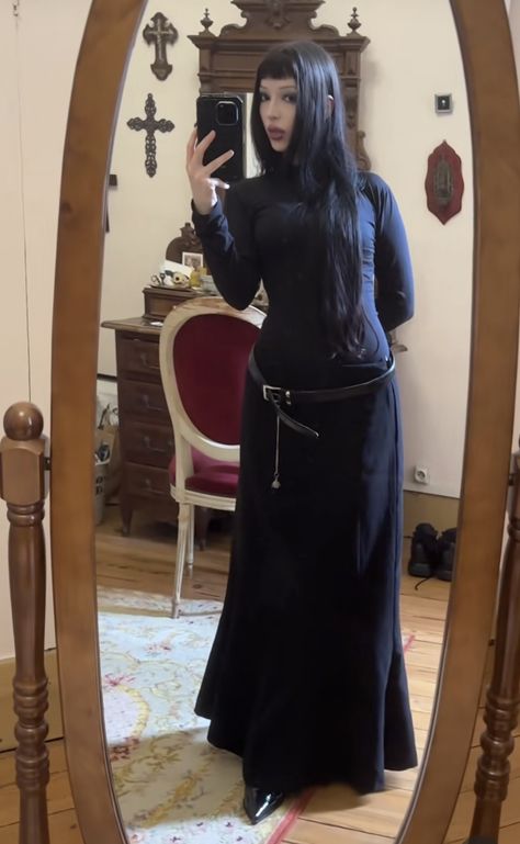 Alt Women Outfits, Hip Windows Outfit, Gothic Modest Outfits, Dark 70s Style, All Black Old Money Outfit, Goth Trench Coat Outfit, Alternative Modest Outfits, All Black Layered Outfit, Dark Adacemia Outfits