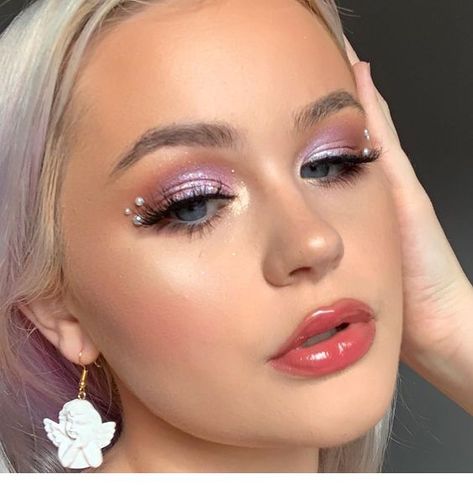 Makeup With Rhinestones, Make Up Color, Beauty Dish, Rhinestone Makeup, Valentines Makeup, Elegant Beauty, Purple Eyeshadow, Makeup Eye Looks, Make Up Looks