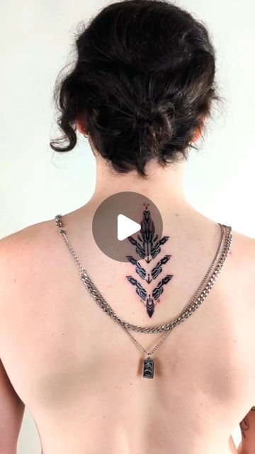 Cyberpunk Inspired Tattoo, Cyberpunk Spine Design, Cyberpunk Spine, Sandevistan Tattoo, Cyberpunk Spine Tattoo, Cyberpunk 2077 Tattoo, Back Tattoo Women Cyberpunk, Geometric Cyberpunk Tattoo, Placement Tattoo