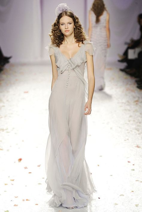 Luisa Beccaria Spring 2009 Ready-to-Wear Fashion Show - Alina Ilie Looks Hippie, Ellie Saab, 파티 드레스, Luisa Beccaria, Fashion Female, Elegant Chic, Mode Inspo, Light Summer, Looks Style