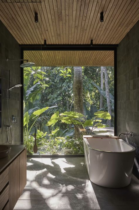 Jungle Bathroom Ideas, Jungle Bathroom, Decorating A Home, Indoor Outdoor Bathroom, Functional Bathroom, Jungle House, Tropical Bathroom, Bali House, Outdoor Bathrooms