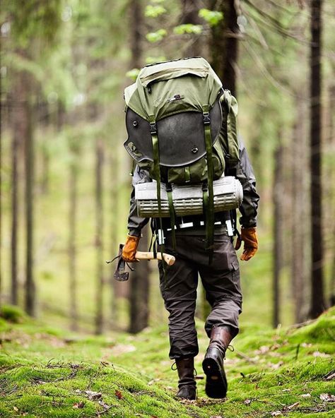 SHTF Carry on Instagram: “🌲🏕This looks like a man who know his way around the woods!  Courtesy @frilufts  Check them out for some great outdoor shots and info! 👊 ・・・…” Camping Kettle, Camping Kit, Camping Photography, Bushcraft Camping, Survival Life, Bug Out Bag, Wilderness Survival, Camping Survival, Outdoor Survival