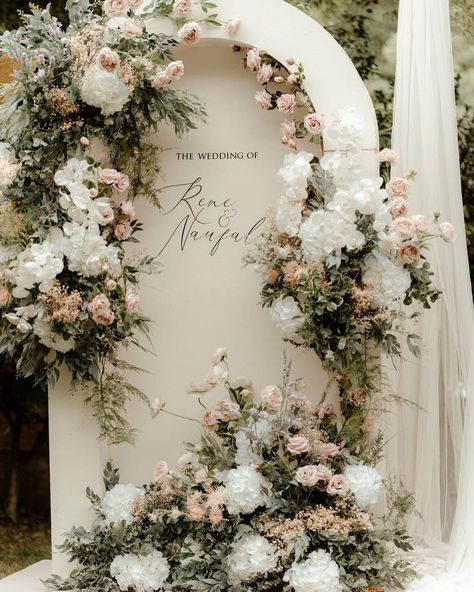 Pelamin Nikah, Nikah Decor, Most Pinned, Elegant Wedding Themes, Wedding Background Decoration, Minimalist Wedding Decor, Wedding Entrance Decor, Wedding Stage Design, Dream Wedding Decorations