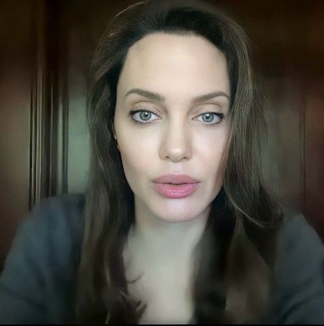 Angelina Jolie Selfie 2024, Price Hamdan, Angelina Jolie Recent Photos, Angelina Jolie Selfie, Angelina Jolie Face, Emma Frost Cosplay, Angelina Jolie Photos, Dances With Wolves, Self Pictures