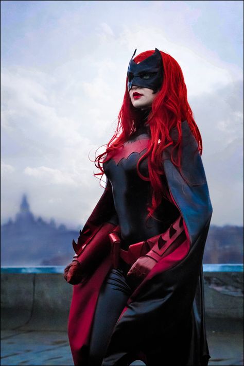 Epic Batwoman cosplay by Love-Squad More cosplay at AllThatsEpic& Follow us on Twitter! Submit us your cosplays Batwoman Cosplay, Dc Batgirl, Batgirl Cosplay, Dc Comics Cosplay, Superhero Cosplay, Dc Cosplay, Awesome Cosplay, Cosplay Characters, Amazing Cosplay