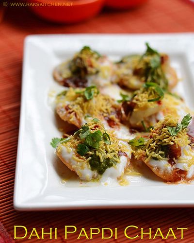 dahi-papdi-chaat---1 Chat Recipes, Indian Chaat, Sev Puri, Chats Recipe, Desi Street Food, Mumbai Street Food, Puri Recipes, Indian Street Food Recipes, Pani Puri