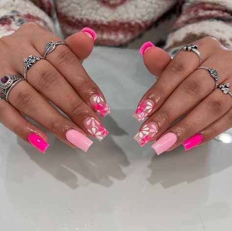 Nails Inspo Spring, Country Acrylic Nails, Spring Nails Ideas, Bright Pink Nails, Acrylic Nails Nude, Nails And Spa, Gel Toe Nails, Nails Trends, Cute Nail Art Designs