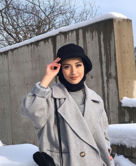 Modest Winter Outfits, Hijabista Fashion, Stylish Hijab, Muslim Outfits Casual, Muslim Fashion Hijab Outfits, Head Scarf Styles, Hijab Style Casual, Hijabi Fashion Casual, Muslim Women Fashion