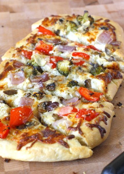 I am so excited about this recipe! I actually made it twice over the weekend, that’s how much I love... Vegetable Flatbread, Veggie Flatbread, Flatbread Pizza Recipes, Pizza Roll, Veggie Pizza, Roasted Vegetable, Flatbread Recipes, Flatbread Pizza, Flat Bread