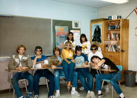 vintage everyday: Snapshots of Teenagers in the 1980s 80s High School, Weird Nostalgia, 80s Life, 1980s Looks, 1980s Aesthetic, 80’s Aesthetic, 80s Fashion Men, 80s Photos, Atari 2600