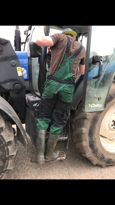 Dunlop Boots, Farmer Overalls, Farmer Fashion, Mens Wellies, Farmer Outfit, Northern Germany, Army Gears, Farm Clothes, Wellies Boots