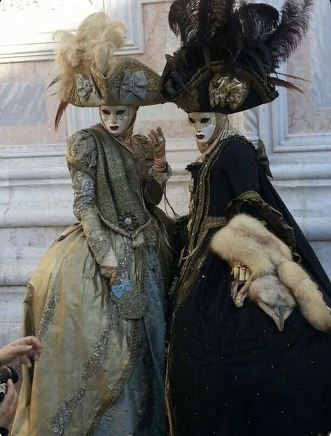 Venetian Carnival Costume, Venetian Costumes, Venice Carnival Costumes, Costume Carnaval, Pierrot Clown, Baba Jaga, Venice Mask, Venetian Carnival Masks, Venetian Carnival