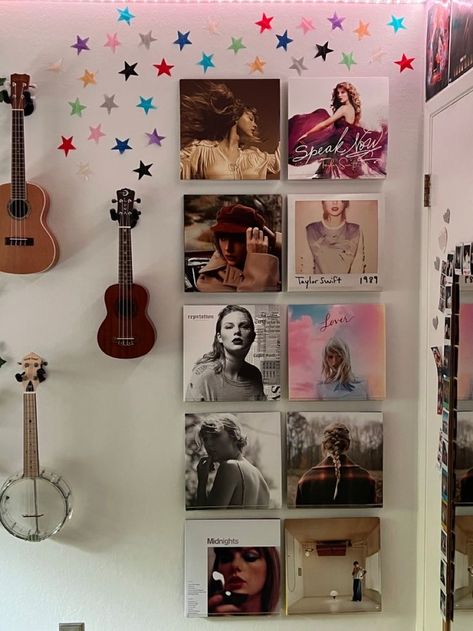 Boho Taylor Swift Room, Music Inspired Room Decor, Room Ideas Aesthetic Taylor Swift, Taylor Swift Record Wall, Taylor Swift Gallery Wall, Swiftie Bedroom Ideas, Taylor Swift Vinyl Wall, Taylor Swift Theme Room, Room Inspo Vinyl