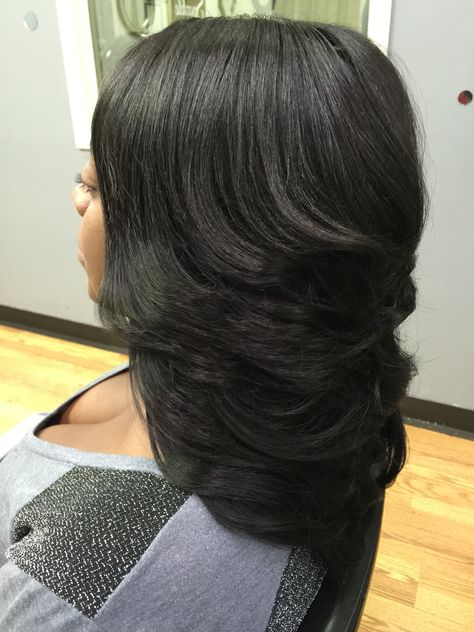 Long layered quick weave Long Quickweave Hairstyles, Feathered Hairstyles Medium, Weave Bob Hairstyles, Long Weave Hairstyles, Quick Weaves, Long Weave, Tan Skin Blonde Hair, Sew In Hairstyles, Curly Weave Hairstyles