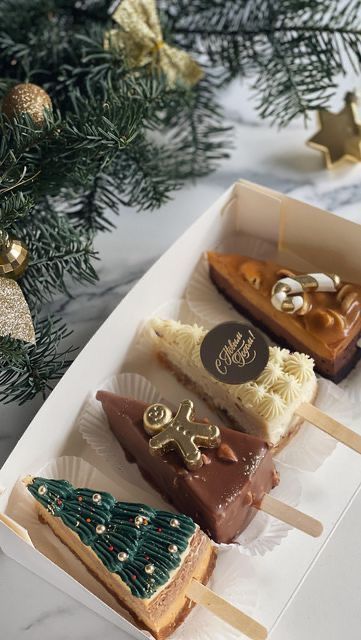 New Year Bakery Ideas, Christmas Cakes 2023, Christmas Loaf Cakes Gift Packaging, Christmas Bakery Decor, Christmas Treat Boxes Sweets, Nutcracker Cakes, New Year Cake 2024, Cheesecake Dessert Ideas, Christmas Bakery Ideas