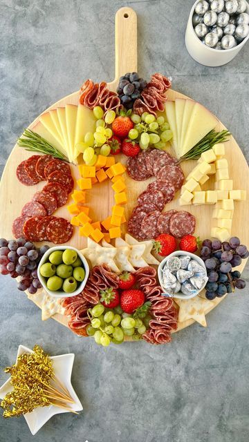 Cheese Only Charcuterie Board, Festive Charcuterie Board, 2024 Charcuterie Board, Christmas Food Board, Party Toothpicks, Tasting Board, Charcuterie Board Christmas, Christmas Cheese Board, Christmas Cheese Boards