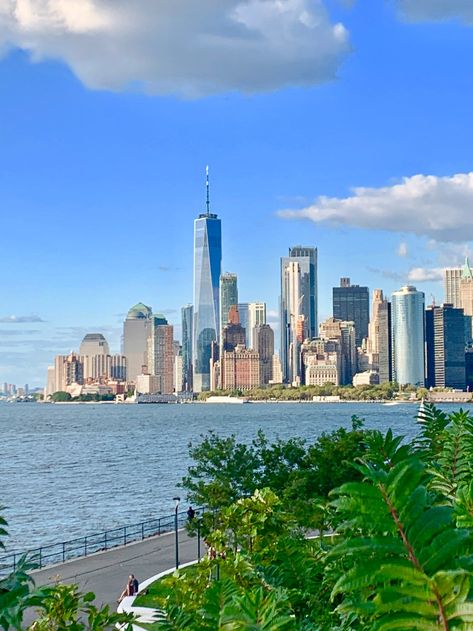 Governors Island New York, Little Island Nyc, Governors Island, City Island, Bold Type, Nyc Summer, York Travel, Fall Is Coming, Nyc Skyline