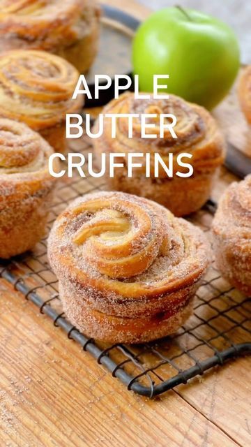 Apple Cruffin Recipe, Apple Cruffins, Cruffins With Puff Pastry, Amanda Rettke, Cruffin Recipe, American Breakfast, Breakfast Sweets, Baking Muffins, Gateaux Cake