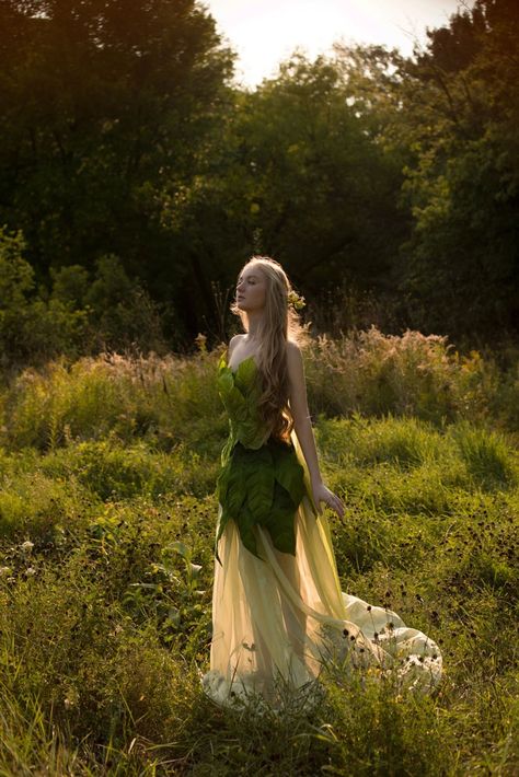 Larp Costume, Fantasy Magic, Fairy Clothes, Fairy Aesthetic, Fantasy Photography, Fantasy Costumes, Fairy Costume, Arte Fantasy, Forest Fairy