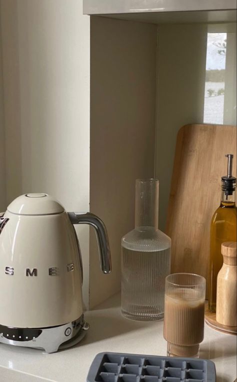 Smeg KLF04CRUK Jug Kettle, LED Display, 7 Temperature Settings, Acoustic Alarm, 3KW, 1.7L, Cream Cream Smeg, Cream Kettle, Smeg Kettle, Smeg Kitchen, Smeg Appliances, Future Apartment Decor, Aesthetic Kitchen, Feels Like Home, Cream Aesthetic