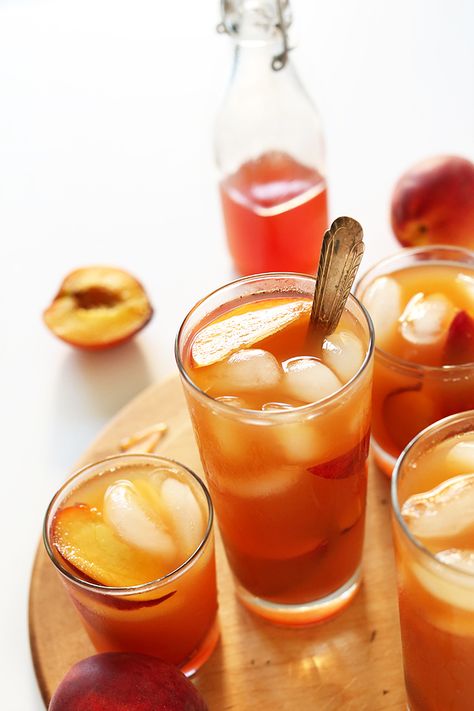 PERFECT Peach Iced Tea. So easy, summery and perfect for sipping by the pool Peach Iced Tea, Peach Ice Tea, Minimalist Baker, Iced Tea Recipes, Perfect Peach, Peach Tea, Peach Recipe, Summer Drink, 4 Ingredient