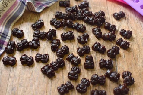 Elderberry Gummy Recipe, Healthy Gummies, Elderberry Syrup Recipe, Homemade Elderberry, Elderberry Recipes, Gummies Recipe, Elderberry Gummies, Fruit Roll, Fruit Roll Ups