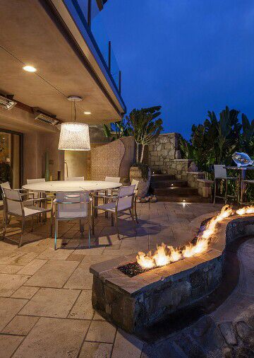 Firewall ... Tropical Patio, Christmas Lights Outside, Balkon Decor, Modern Outdoor Patio, Christmas House Lights, Outdoor Patio Designs, Pergola Design, Beautiful Patios, Fire Features