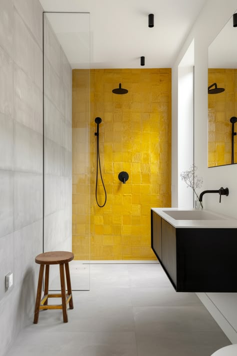 15 Tips for a Mid-Century Modern Bathroom: Embrace Retro Elegance – Everyday Inspo Renovation Small Bathroom, Dramatic Tile Bathroom, Small Bathroom Inspo Modern, Mid Century Modern Concrete Floors, Modernist Bathroom Mid Century, Mcm Bathroom Tile, Mid Century Modern Master Bath, Mid Century Modern Bathrooms, Modern Bathroom With Tub