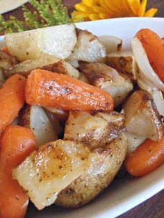 Roasted Ranch Potatoes and Carrots!! Roasted Ranch Potatoes, Roasted Potatoes And Carrots, Mississippi Roast, Ranch Potatoes, Potatoes And Carrots, Roasted Vegetable Recipes, Potatoes Carrots, Potato Recipes Side Dishes, Potato Side Dishes