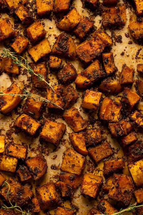 How to Roast Butternut Squash Butternut Squash Oven, Roasted Squash Recipes, Butternut Squash Roasted, Squash In Oven, Roast Butternut Squash, Oven Roasted Butternut Squash, Squash Roasted, Butternut Squash Recipes Roasted, Butternut Squash Sweet