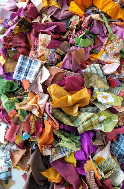 Scrap Fabric Aesthetic, Recycled Textiles Projects, Used Fabric, Recycled Art Projects Upcycling, Reuse Fashion, Recycling Fabric, Recycle Fabric Scraps, Textile Scraps, Recycle Fabric