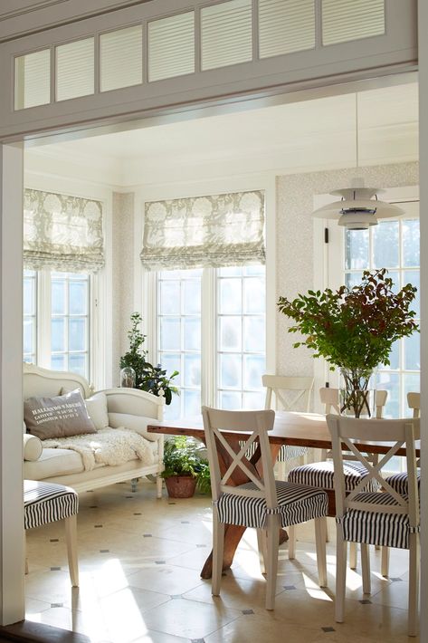 Sunroom Decorating Ideas, Sunroom Dining Room, Interior Design Farmhouse, Sunroom Dining, Small Sunroom, Four Seasons Room, Living Room Plan, Sunroom Addition, New Home Owners