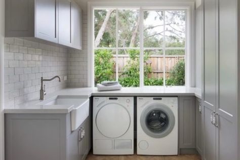 Laundry Room Layout, Farmhouse Laundry Room Ideas, Laundry Room Storage Shelves, Small Laundry Room Organization, Room Storage Diy, Stylish Laundry Room, Farmhouse Room, Dream Laundry Room, Farmhouse Laundry