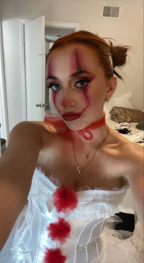 Pennywise, IT, Clown Makeup, halloween costume, halloween ideas, creepy makeup It Clown Halloween Makeup, Pennywise Women’s Costume, It Costume For Women, Clowns Costume Women, It Clown Makeup Pretty, Halloween Costumes It Clown, Women’s Clown Halloween Costumes, Cute Halloween Clown Costume, It Costume Makeup