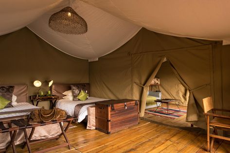 Safari Lodge Tent, Safari Tent Interior, Safari Lodge Interior, Safari Glamping, African Safari Lodge, Luxury African Safari, Luxury Safari Lodge, Tent Living, Vintage Safari