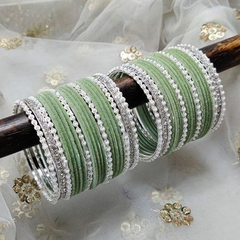 Bangles Set Designs, White Stone Jewellery Set, Indian Bangles Aesthetic, White Bangles Set, Velvet Bangles Set, Bangles Set Indian, Punjabi Bangles, Bangles Aesthetic, Pakistani Bangles