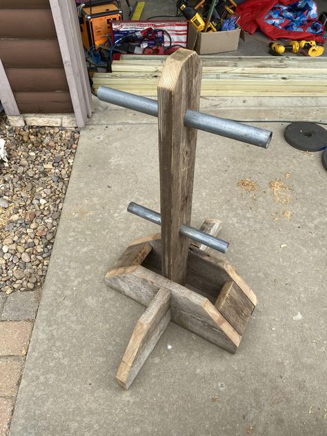 Homemade Weight Rack, Diy Weight Rack, Squat Rack Diy, Crossfit Garage Gym, Homemade Gym Equipment, Gym Rack, Home Made Gym, Home Gym Basement, Home Gym Set