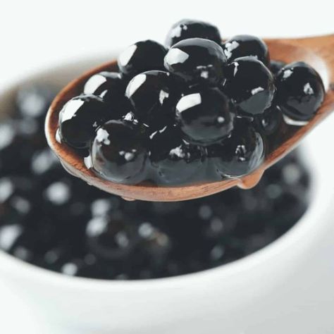 Best Tapioca Pearls Brands to Buy for Homemade Boba Easy Bubble Tea Recipe, Make Bubble Tea, Bubble Tea At Home, Tapioca Boba, Tapioca Pearl, Boba Tea Recipe, Boba Recipe, How To Make Bubbles, Bubble Tea Recipe