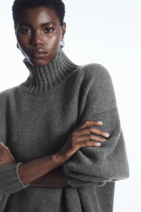 Cashmere by COS Grey Knitwear, Turtleneck Jumper, Turtle Neck Jumper, Pull Gris, Grey Turtleneck, Grey Outfit, Cashmere Turtleneck, Knitwear Men, Fashion People