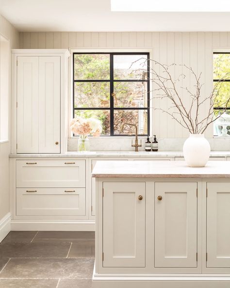 Kitchen Cupboards Ideas, Cream Shaker Kitchen, Cupboards Ideas, Neptune Kitchen, Shaker Kitchen Design, Shaker Kitchens, Classic Kitchen Design, Dove White, Kitchen 2024