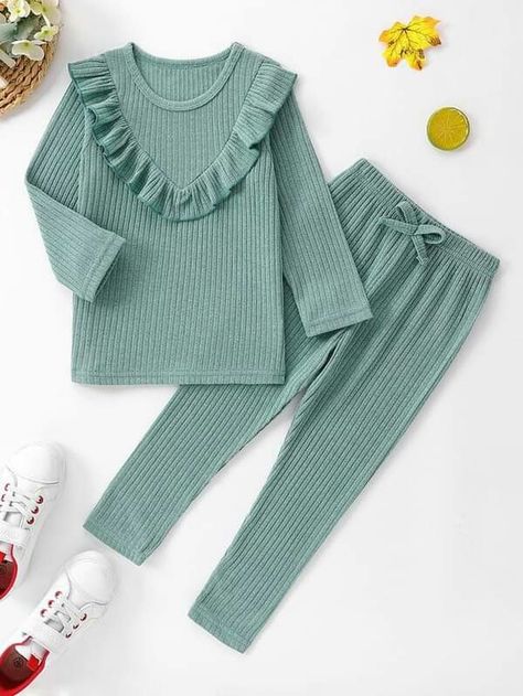 Flatlay Clothes, Kids Winter Outfits, Chic Kids, Hijab Fashionista